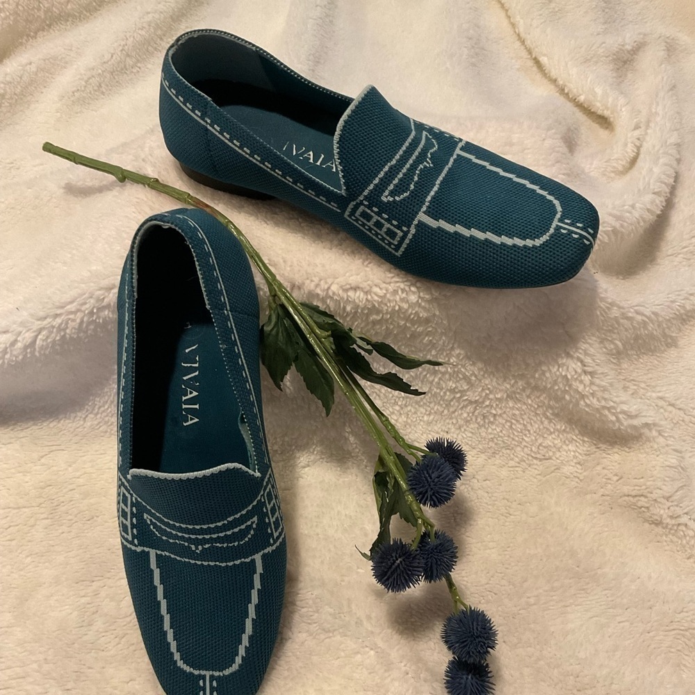 VIVIAIA Teal Loafer Design Flats Size 7.5
